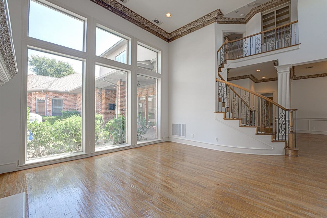 5004 Castle Creek Ct - Photo 5 of 37