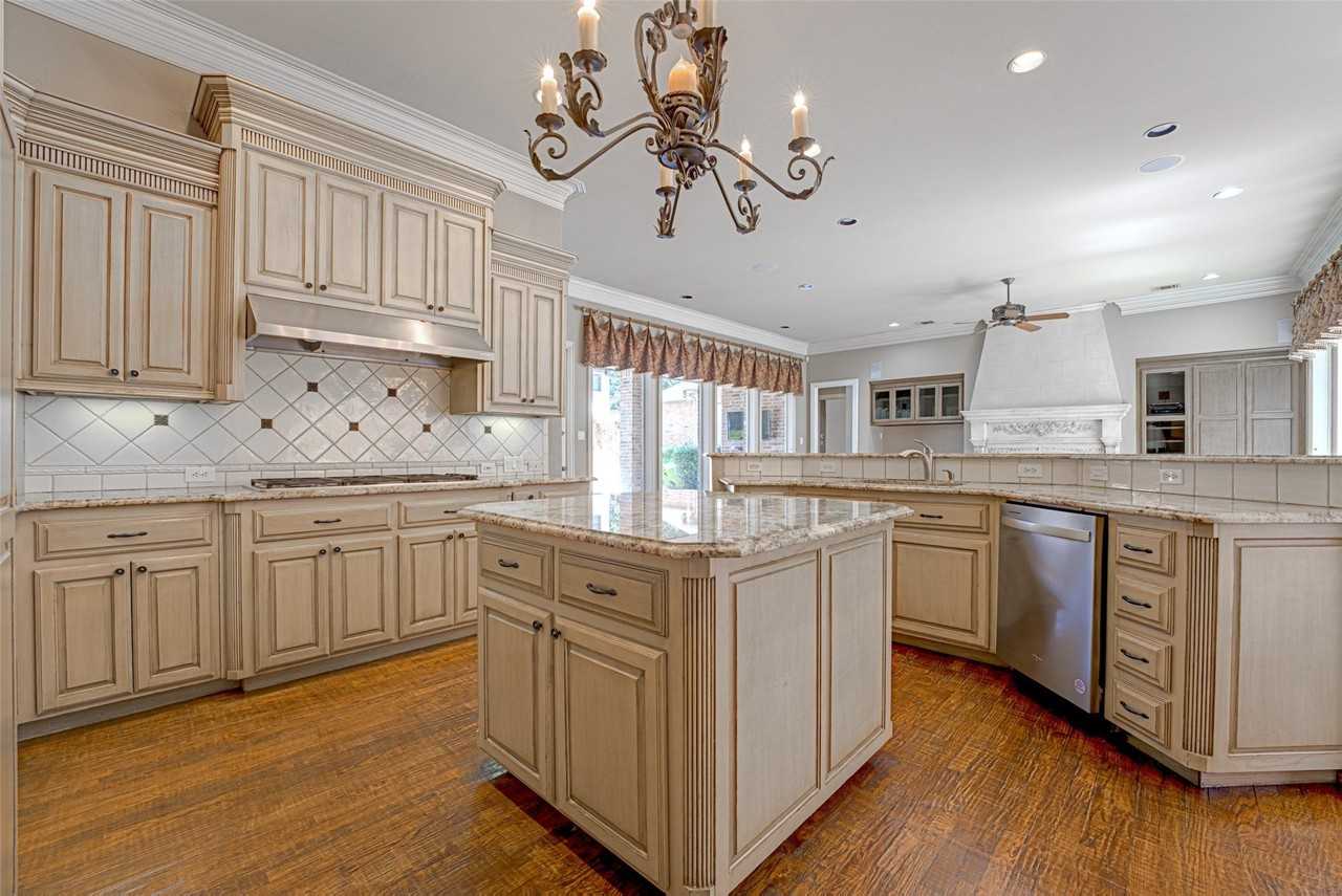 5004 Castle Creek Ct - Photo 7 of 37