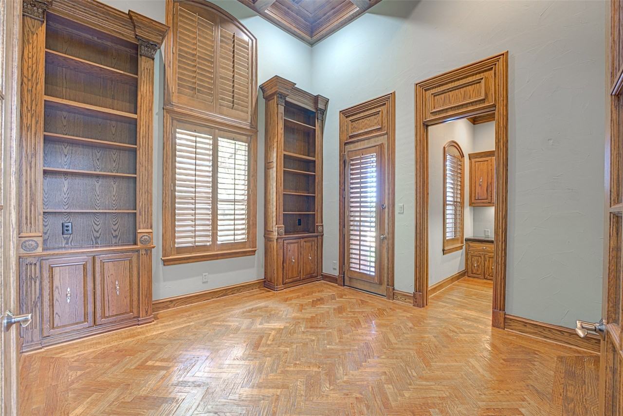 5004 Castle Creek Ct - Photo 4 of 38