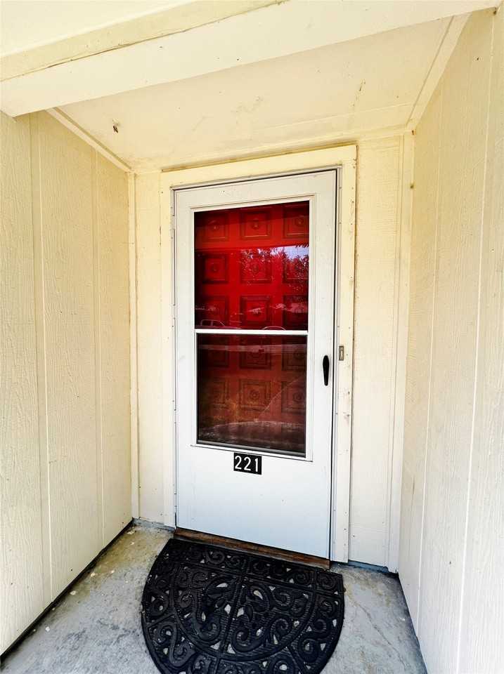 221 Connie Dr - Photo 2 of 22