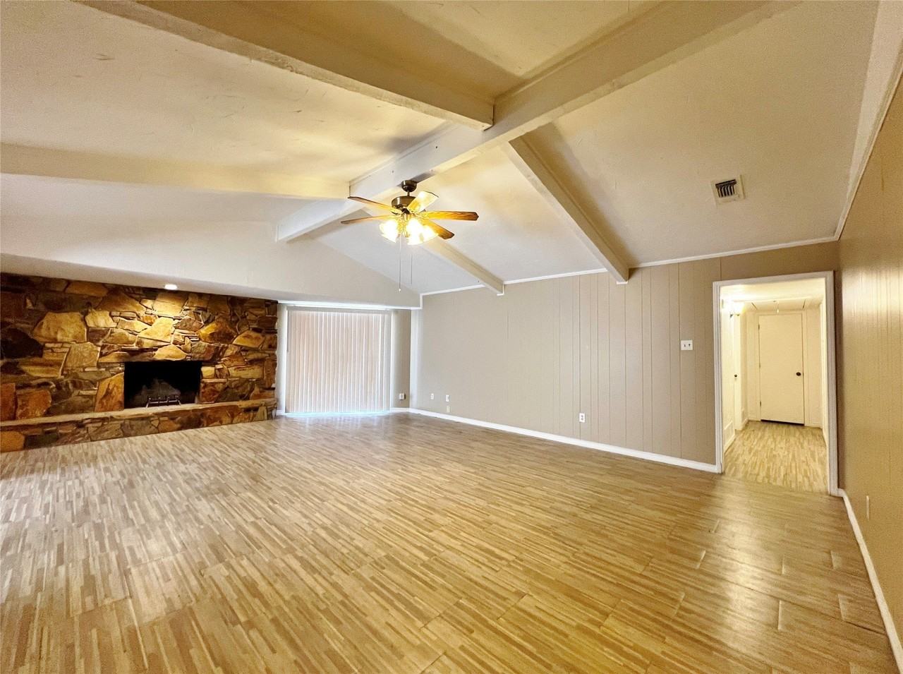 221 Connie Dr - Photo 4 of 22
