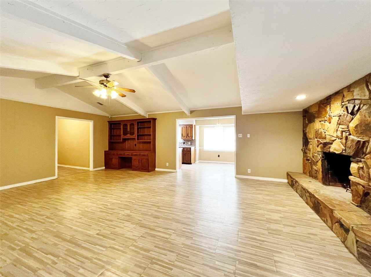 221 Connie Dr - Photo 6 of 22