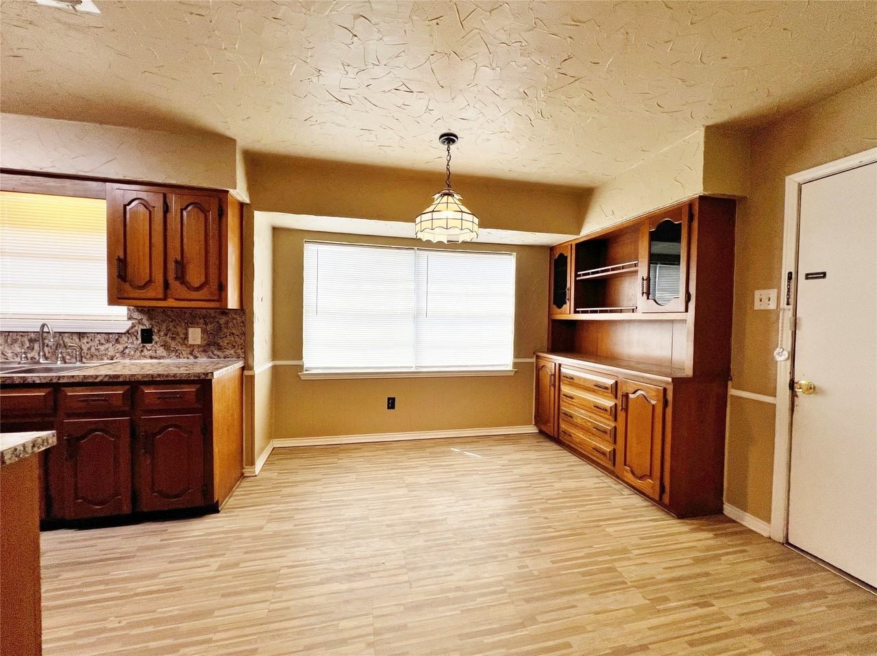 221 Connie Dr - Photo 7 of 22