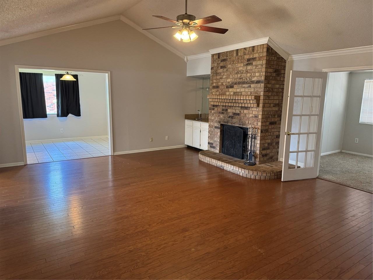 910 Bitternut Dr - Photo 3 of 7