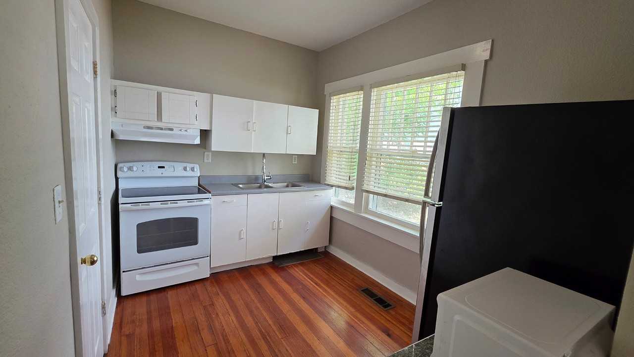 Garrett & Associates LLC Tri Plex - Photo 4 of 9