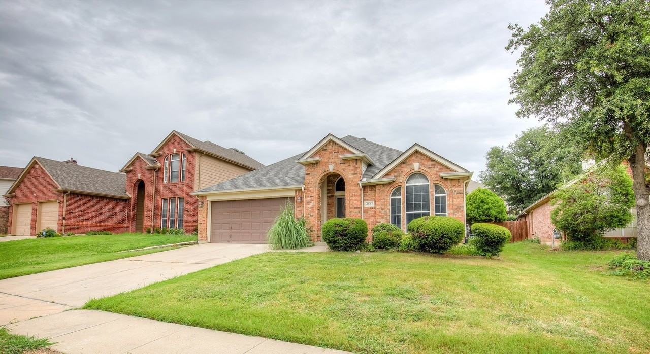 4637 Parkmount Dr - Photo 3 of 40