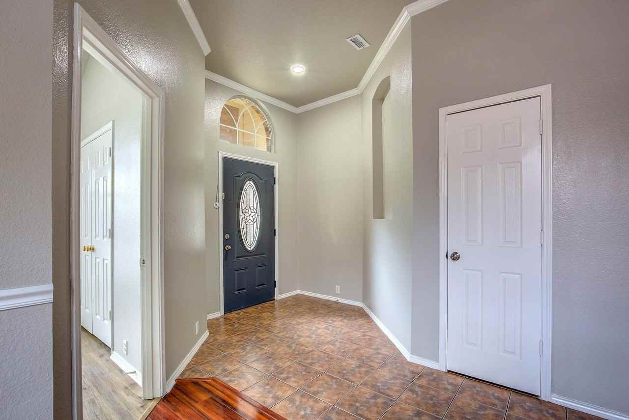 4637 Parkmount Dr - Photo 5 of 40