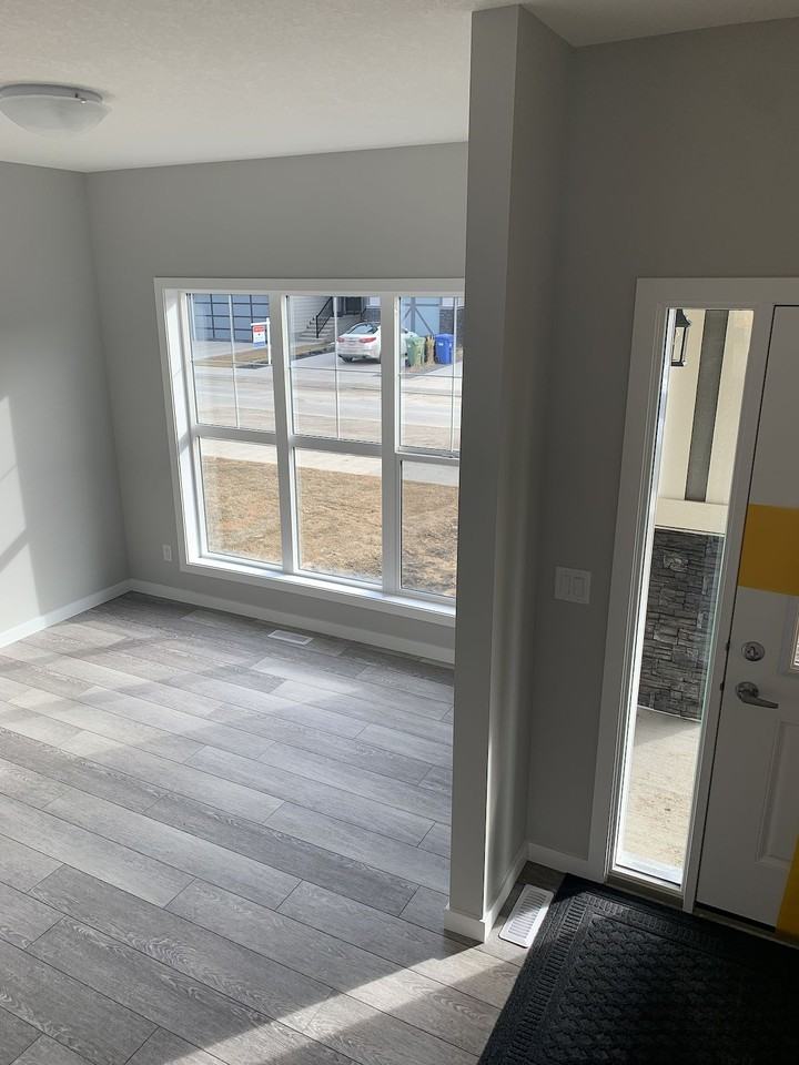 73 Masters St Se - Photo 5 of 15