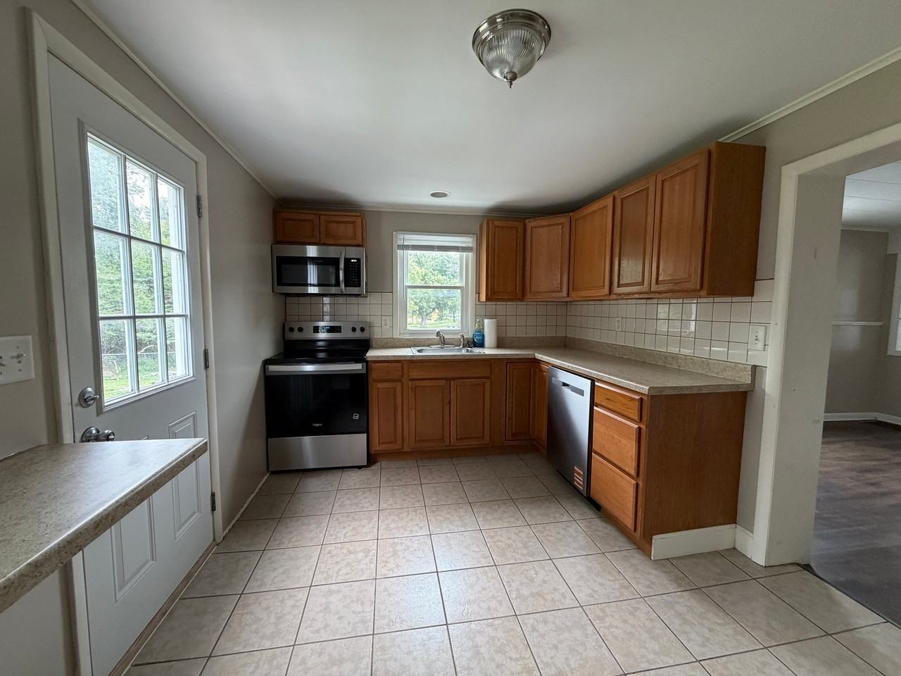 749 Fritztown Rd - Photo 5 of 15