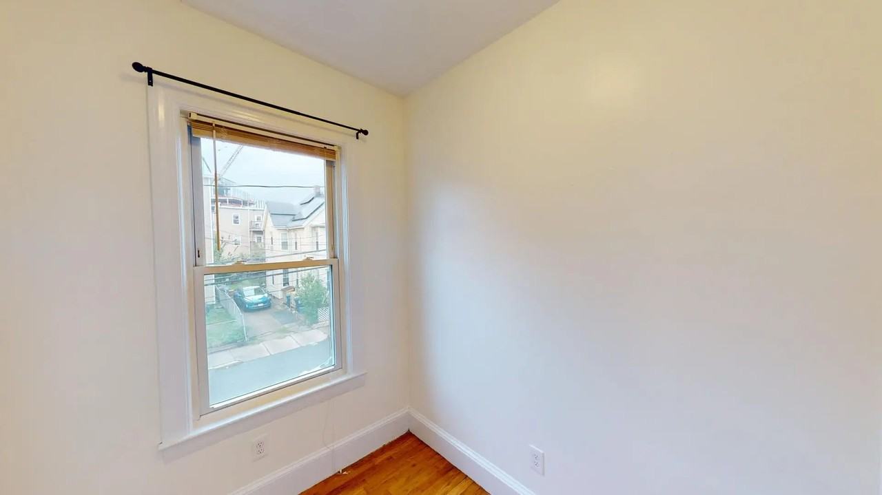 21 Rossmore St #2 - Photo 2 of 30