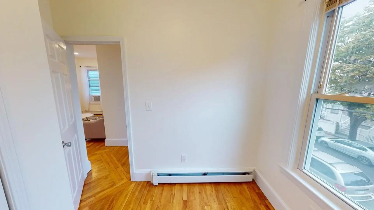 21 Rossmore St #2 - Photo 3 of 30