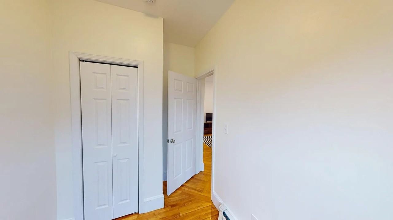 21 Rossmore St #2 - Photo 4 of 30