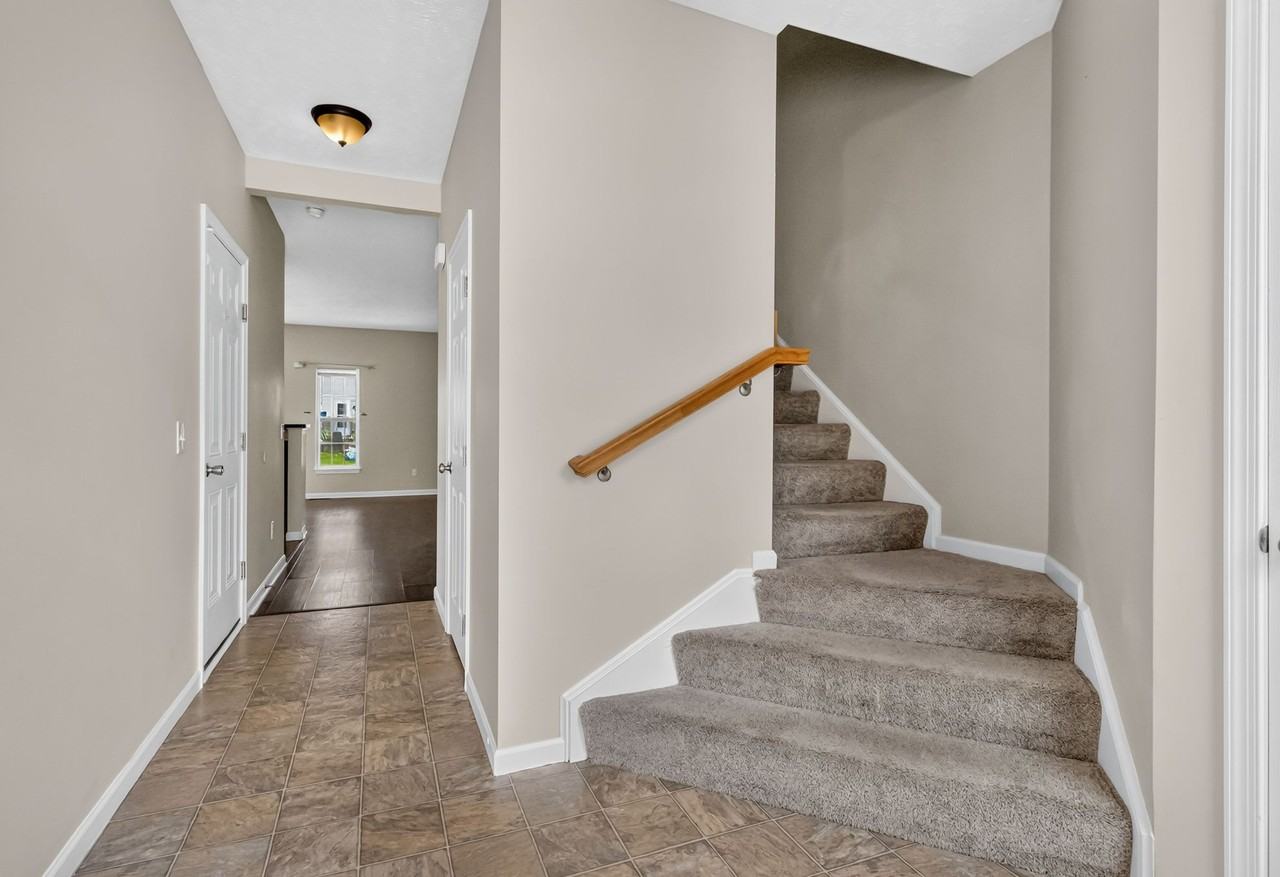 102 Yellowstone Ct - Photo 3 of 22