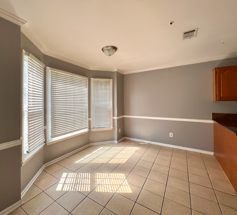 598 Saint James Walk Se - Photo 5 of 15