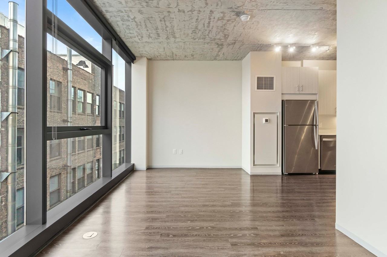 791 S Clark St - Photo 2 of 7