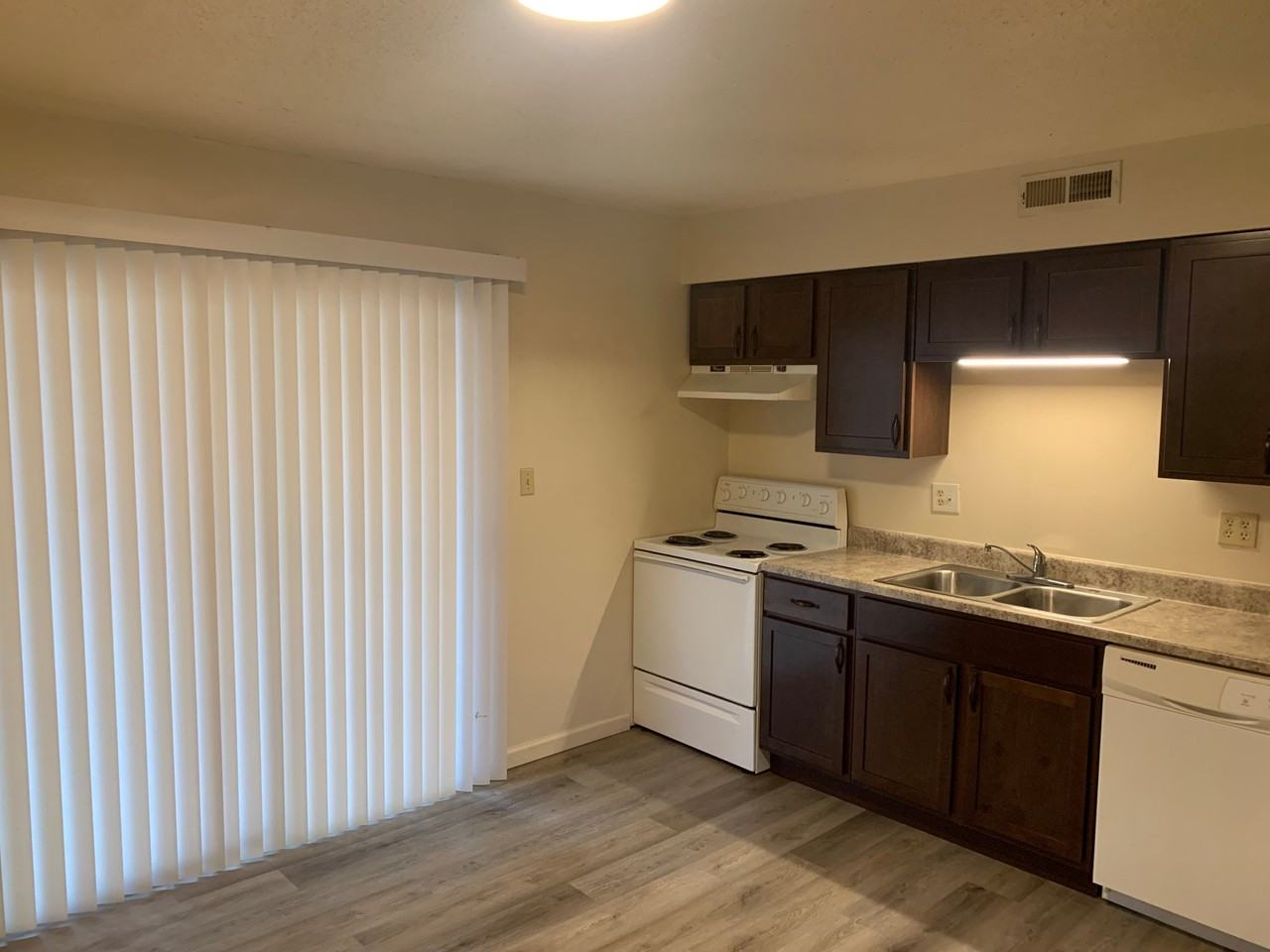 2309 Southridge Dr - Photo 2 of 10