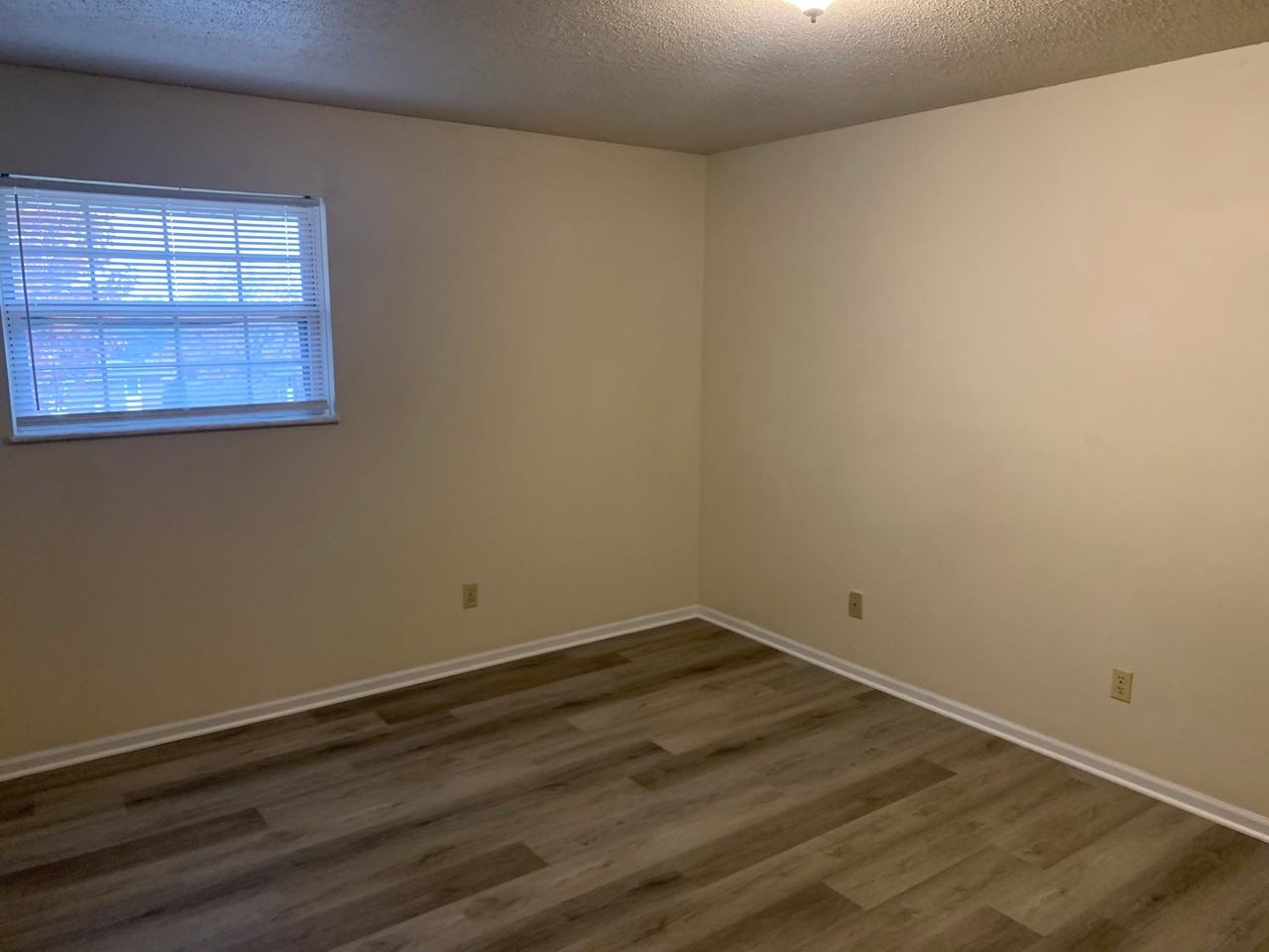 2309 Southridge Dr - Photo 4 of 10