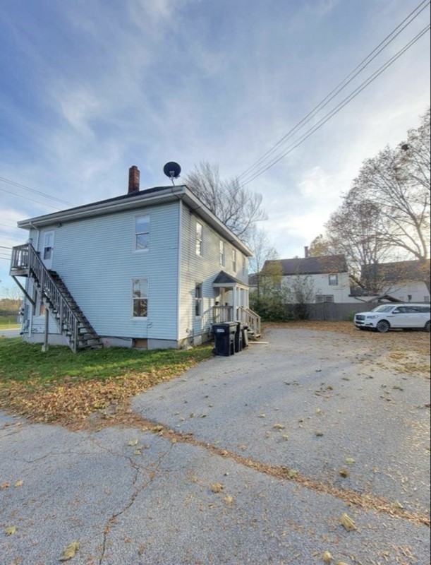 689 Main St #B - Photo 2 of 17