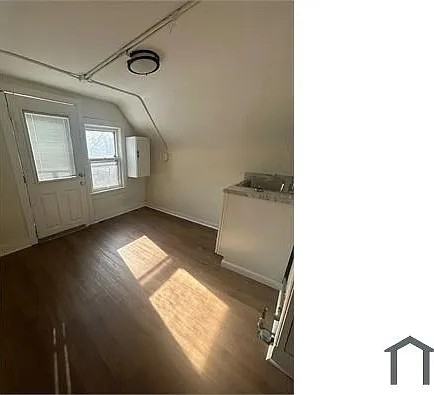 1231 W 5th St #2 - Photo 3 of 10