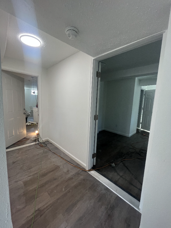 915 S Main St #101 - Photo 4 of 6