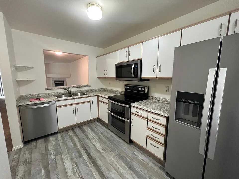 6170 Colony Cir - Photo 5 of 18