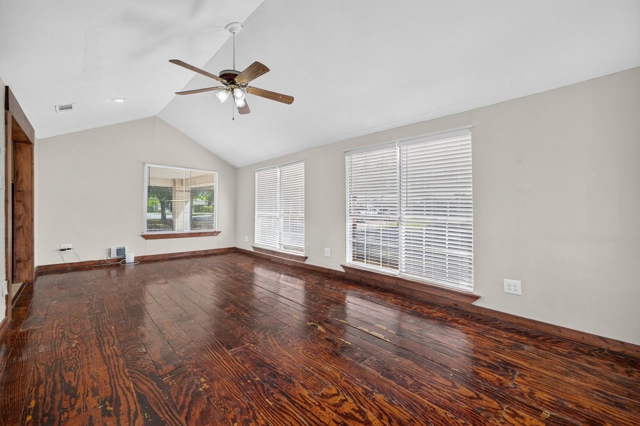 121 N Hamilton St - Photo 6 of 30