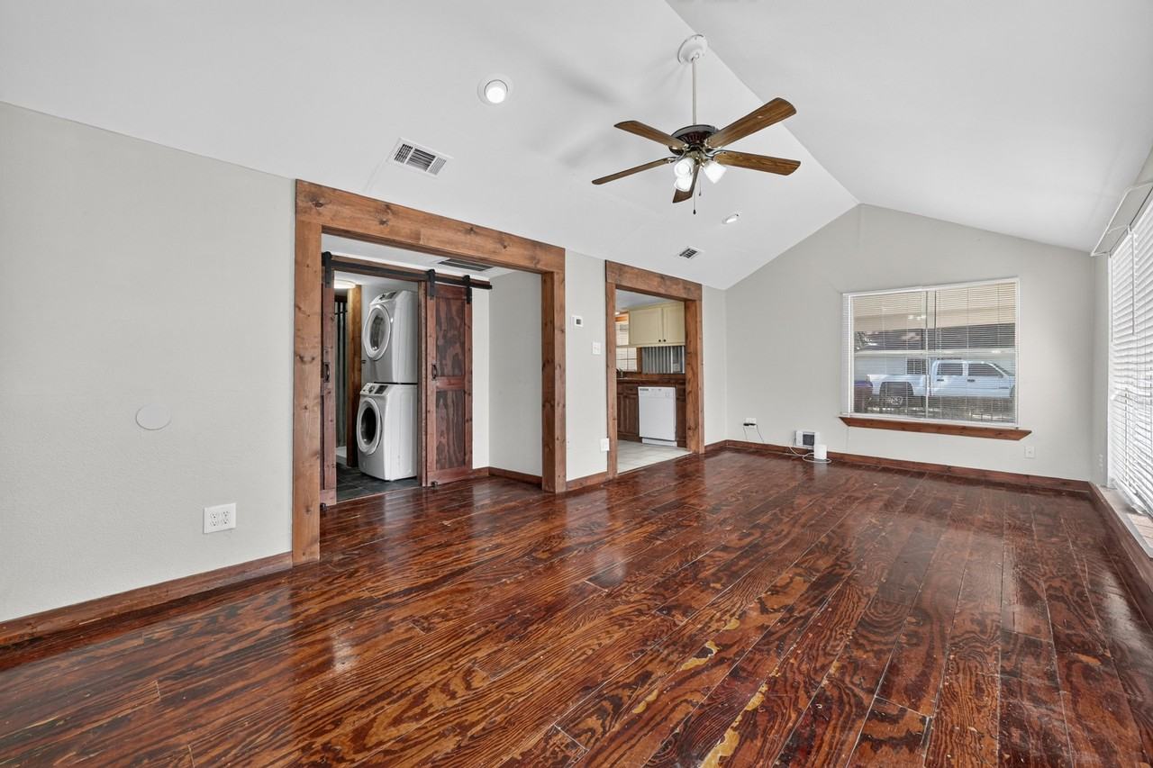 121 N Hamilton St - Photo 7 of 30
