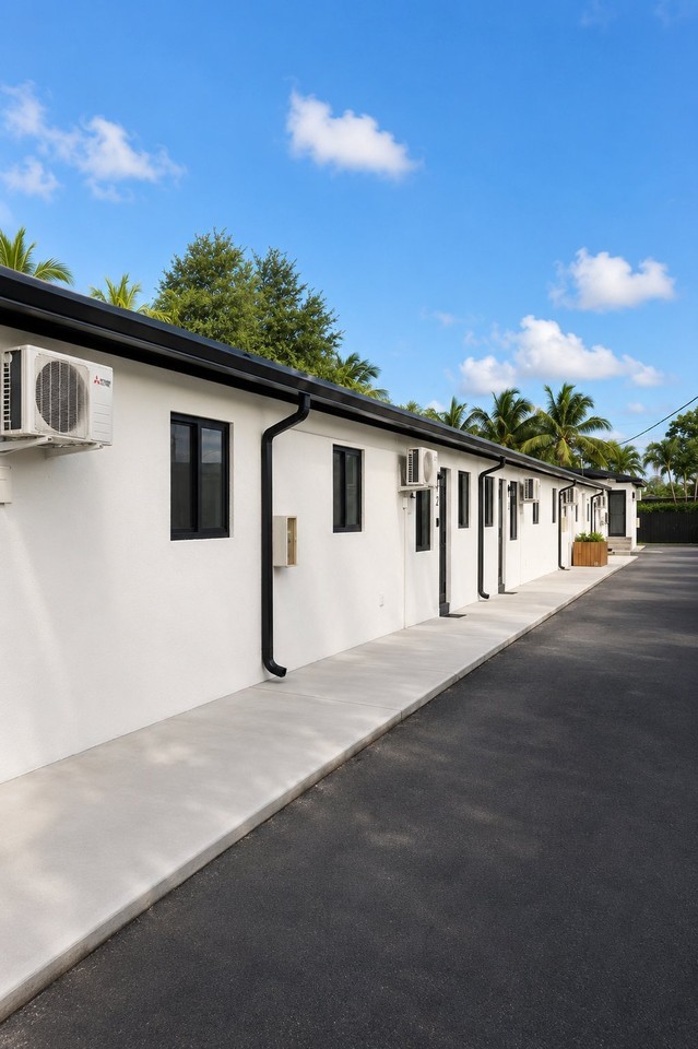 2540 Nw 90th St - Photo 5 of 20