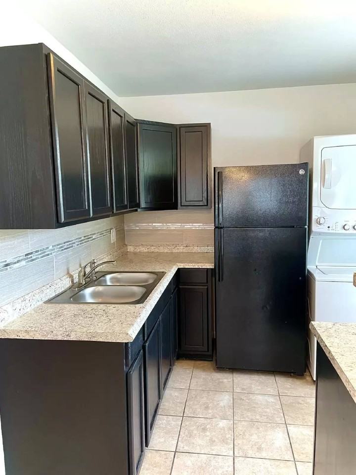 105 Davis St #6 - Photo 2 of 10