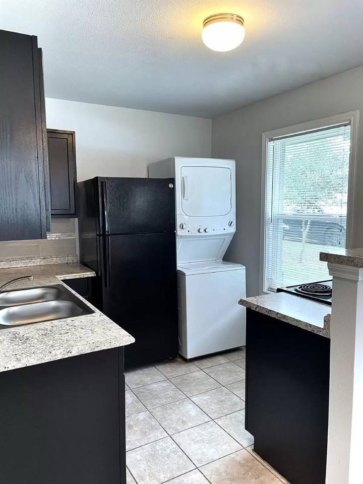 105 Davis St #6 - Photo 3 of 10