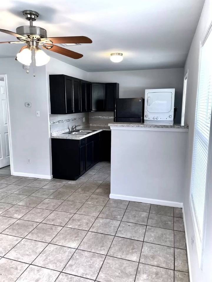 105 Davis St #6 - Photo 4 of 10