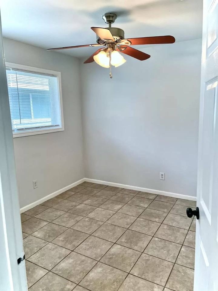 105 Davis St #6 - Photo 5 of 10