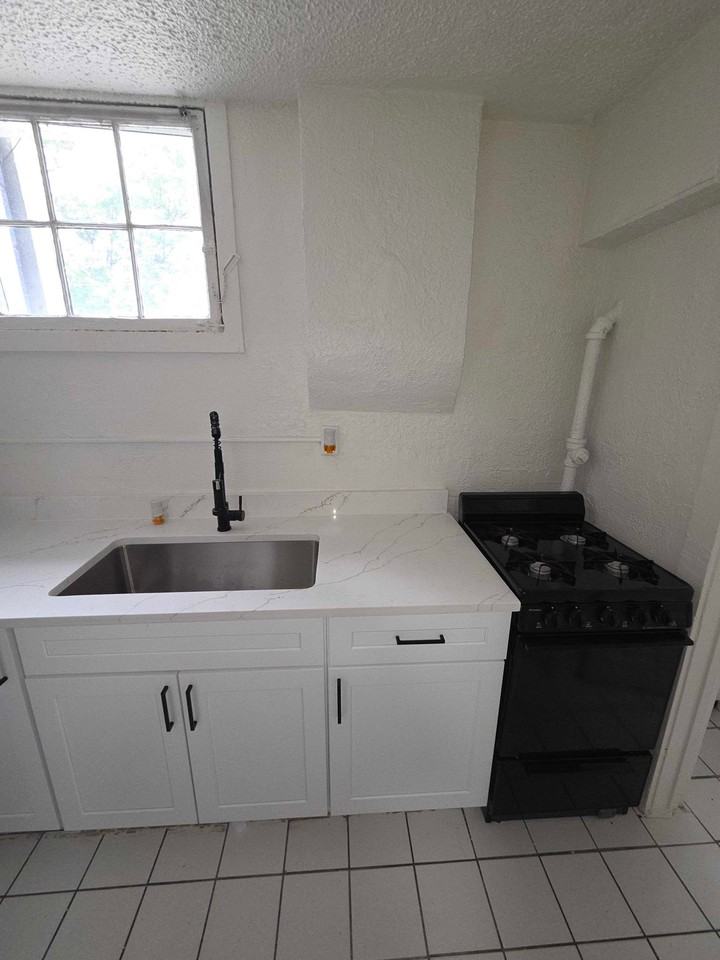828 E St #6 - Photo 2 of 10