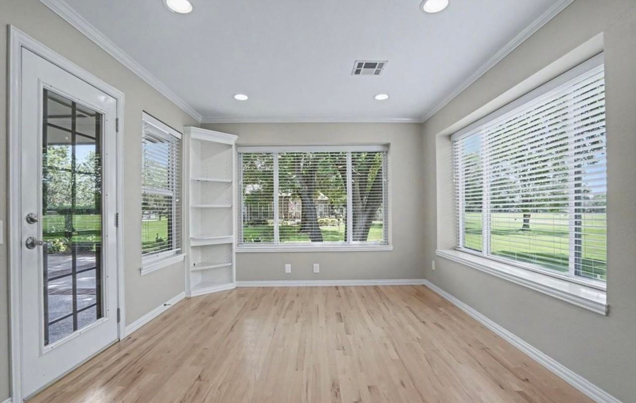 412 N Forest Ridge Blvd - Photo 7 of 23