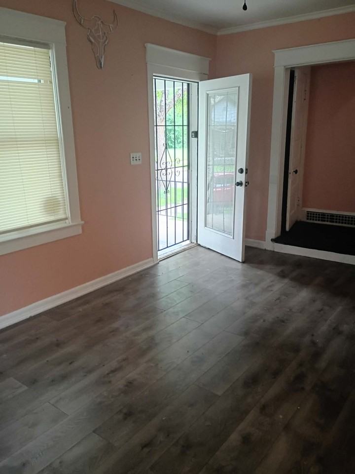 615 Prouty Ave - Photo 7 of 28