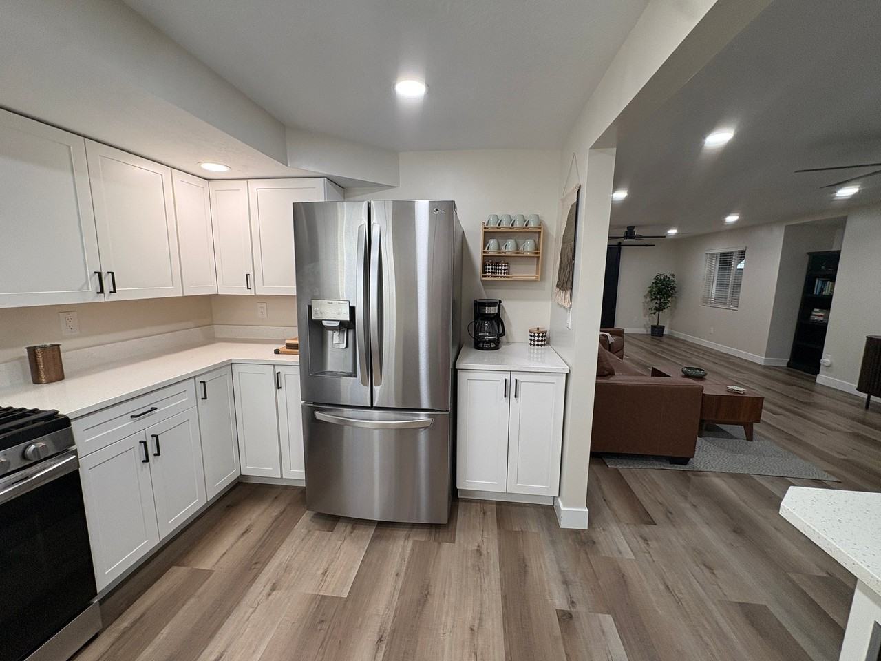 1177 W Marinwood Ave - Photo 4 of 14