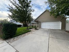 featured image of 992 W Halcyon Dr