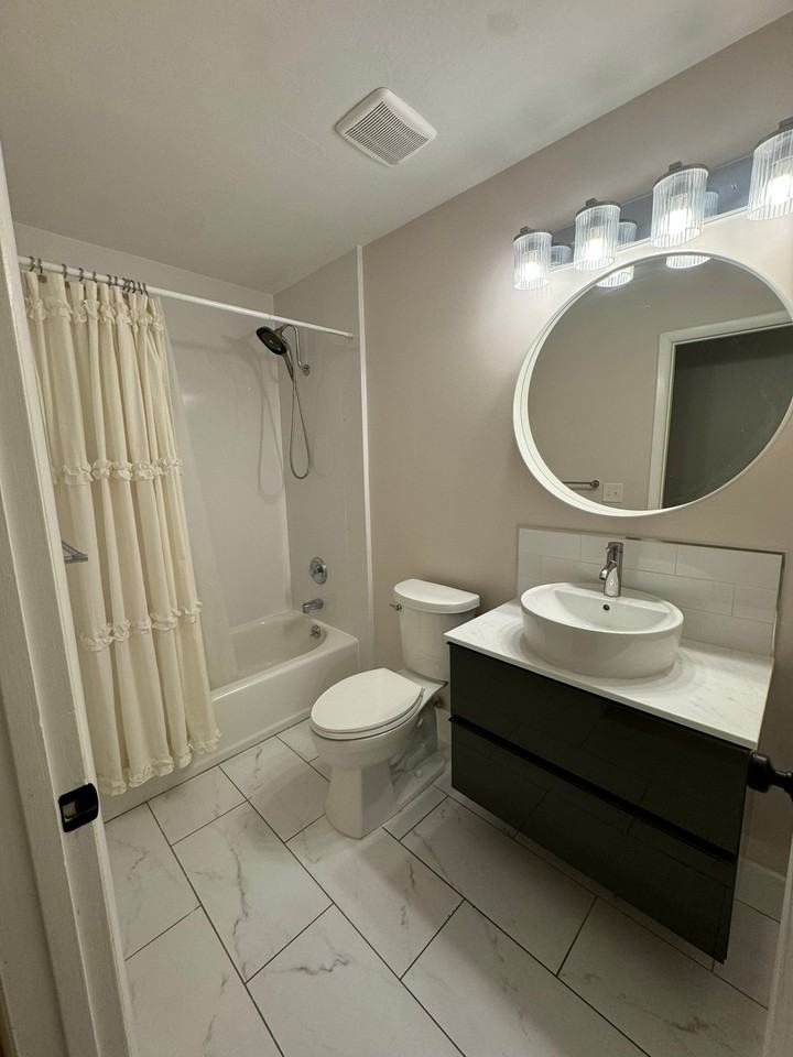992 W Halcyon Dr - Photo 3 of 20