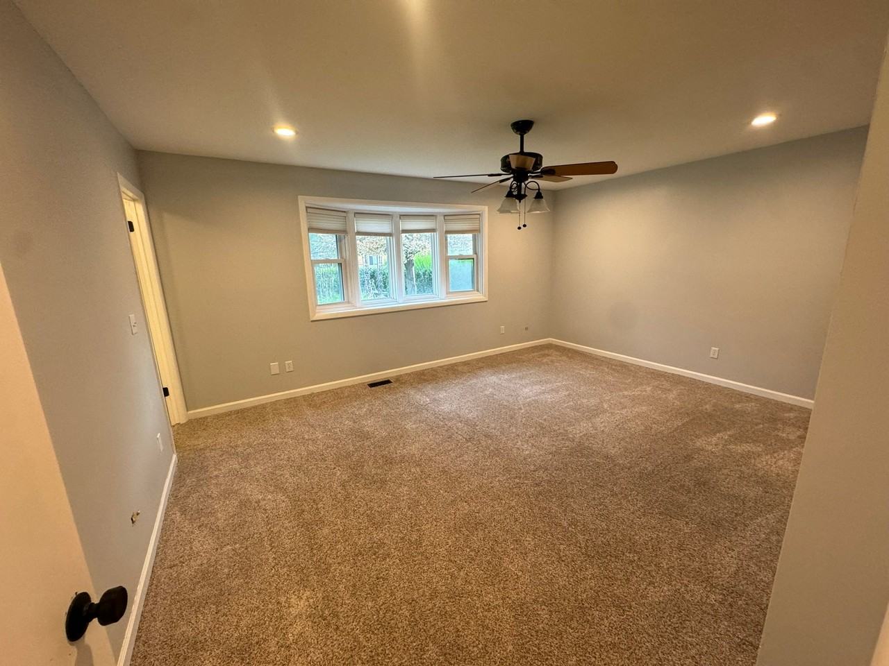 992 W Halcyon Dr - Photo 6 of 20