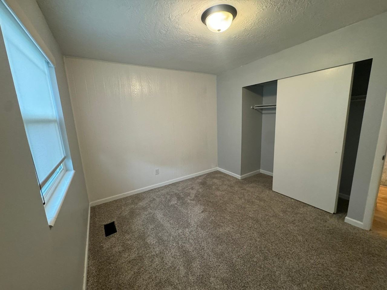 992 W Halcyon Dr - Photo 7 of 20