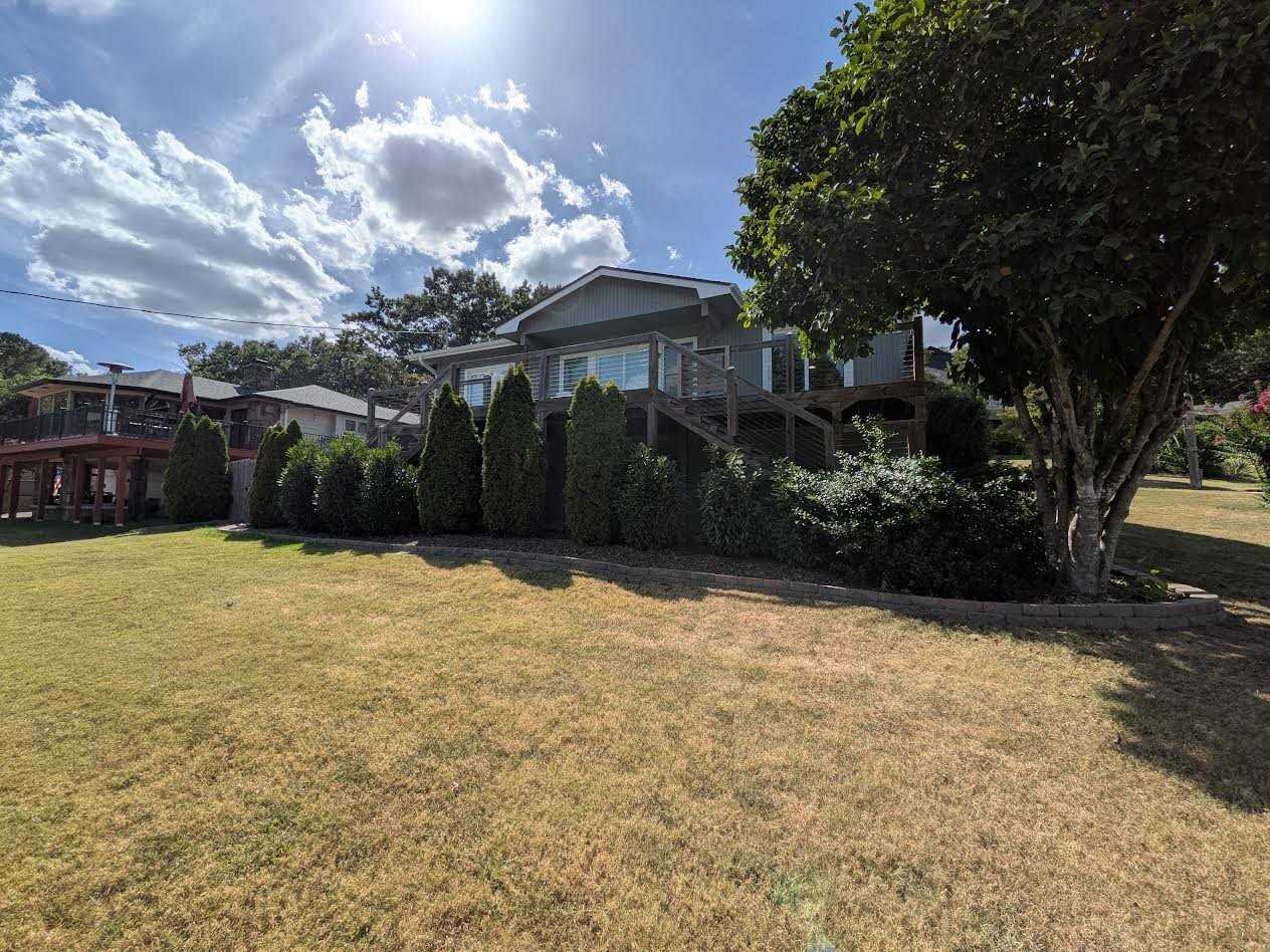 72 Mayfair Dr - Photo 2 of 15