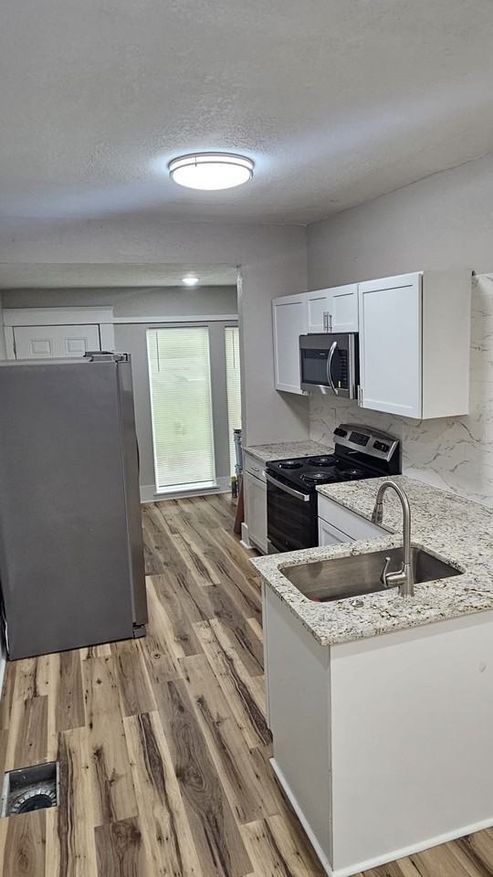 138 Wheeling Ave - Photo 4 of 11