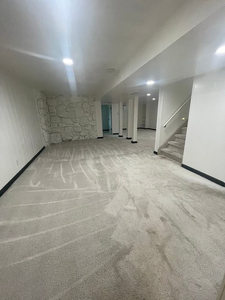3674 Southeast #A - Photo 3 of 17
