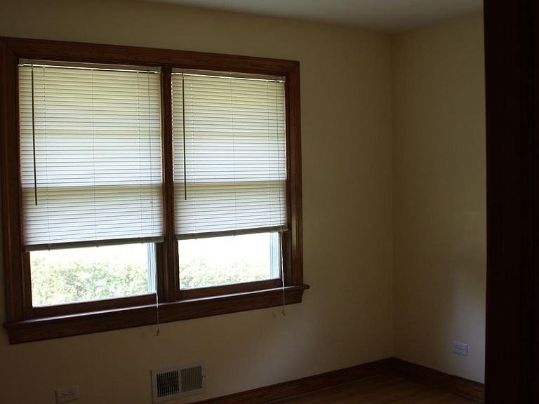 2408 Sunset Rd - Photo 3 of 8