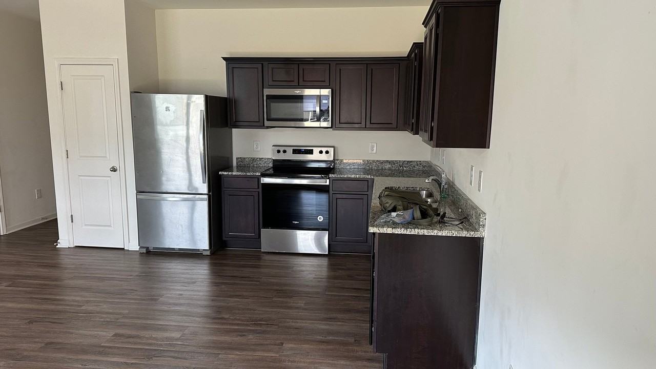 235 Grand Central Way - Photo 3 of 8
