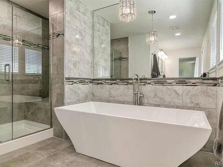 8246 S Dover St - Photo 2 of 15