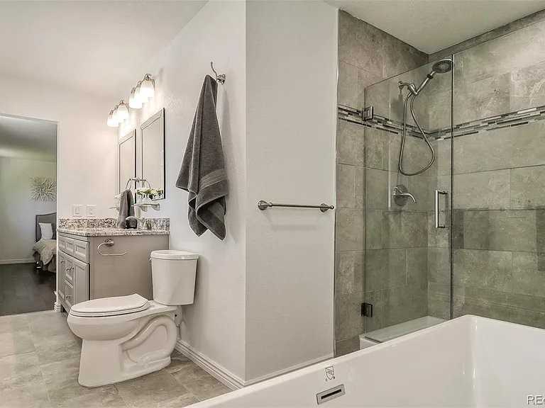 8246 S Dover St - Photo 3 of 15