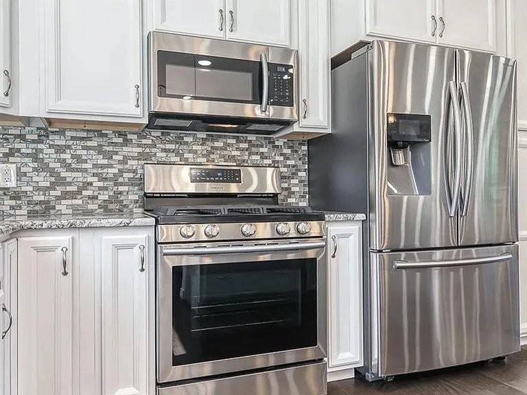 8246 S Dover St - Photo 7 of 15
