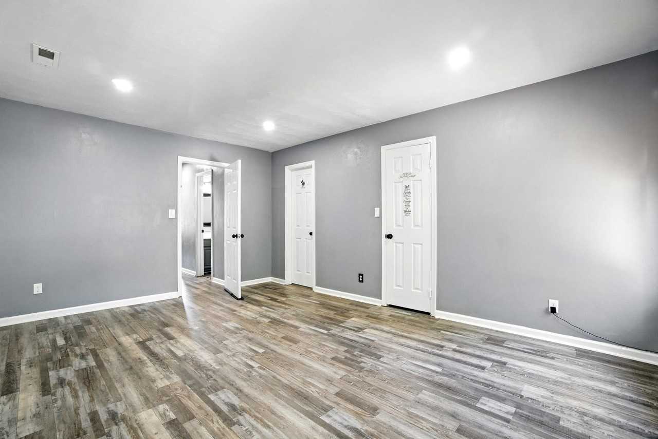4709 Woods Edge Rd - Photo 6 of 24