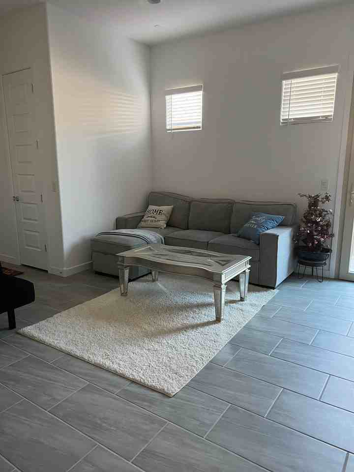 19609 W Monterey Way - Photo 2 of 9